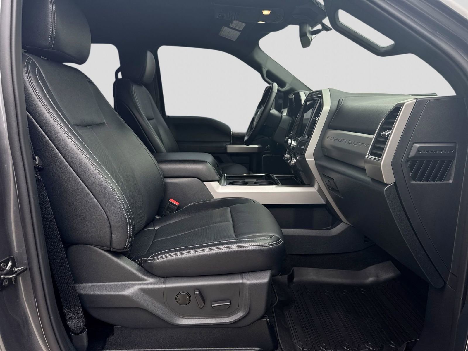 Certified 2022 Ford F250 Lariat w/ Tremor Off-Road Package image 14