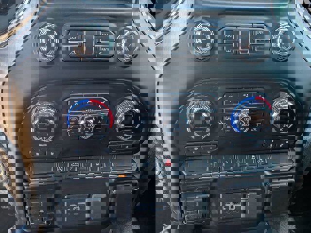 Used 2020 GMC Sierra 1500 Elevation w/ Elevation Value Package image 24