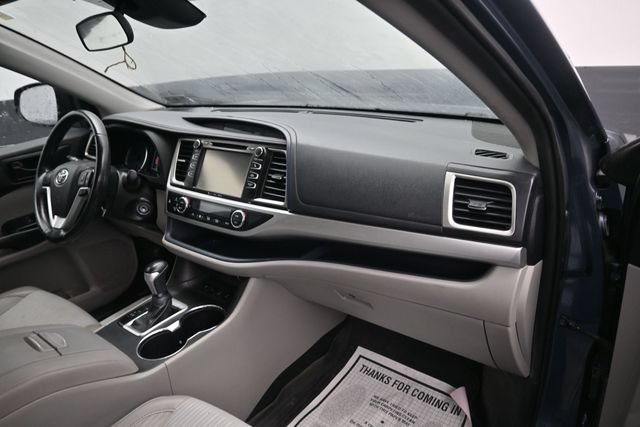 Used 2019 Toyota Highlander Plus AWD/4WD image 11