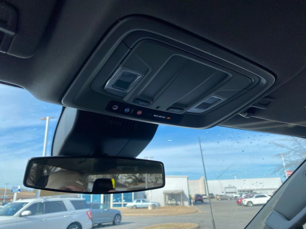 Used 2025 Chevrolet Silverado 2500 LT w/ Convenience Package image 24