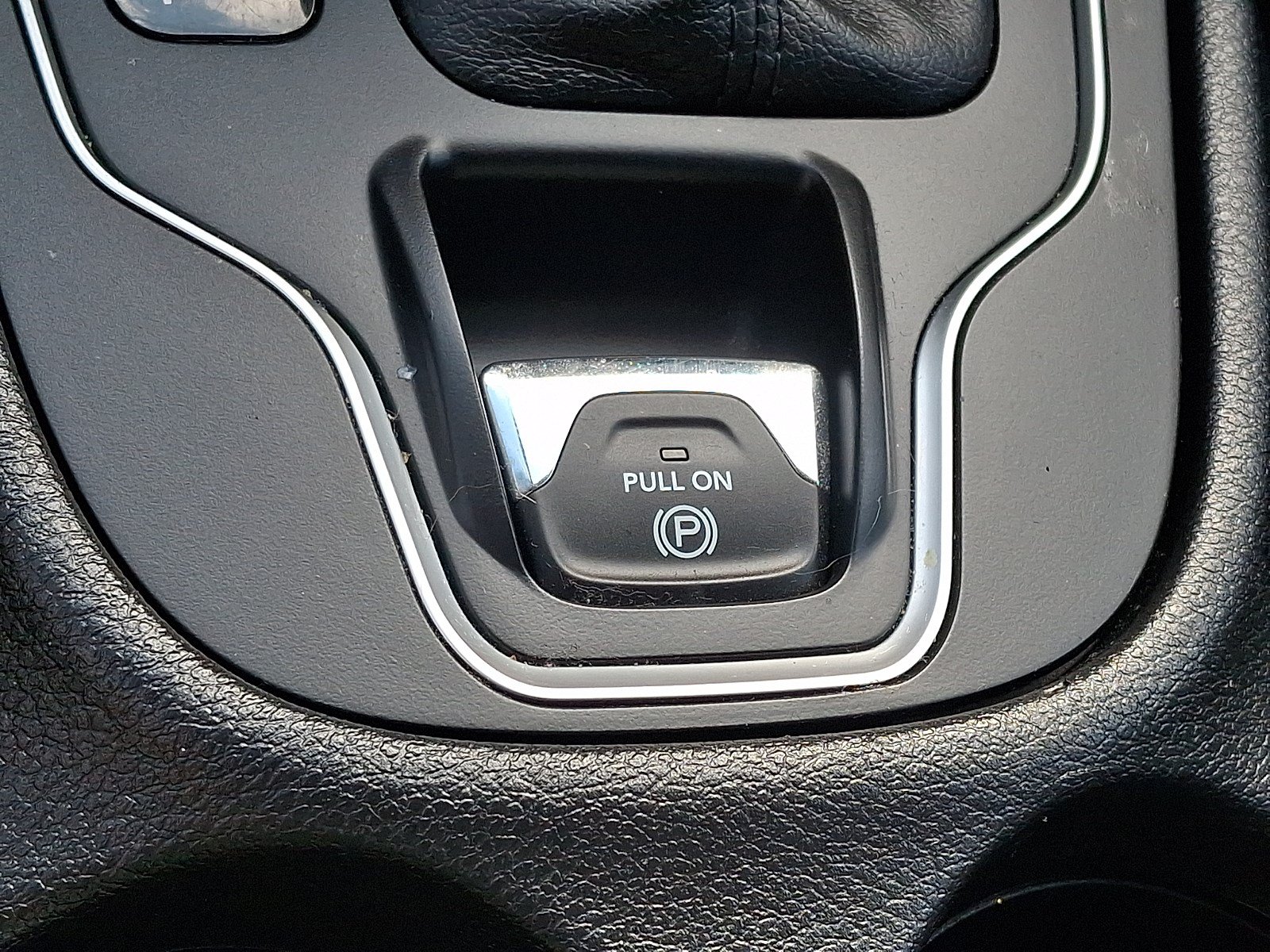 Used 2019 Jeep Cherokee Latitude w/ Popular Appearance Group FWD image 23