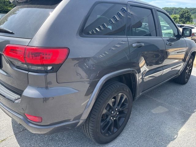 Used 2017 Jeep Grand Cherokee Altitude AWD/4WD image 5