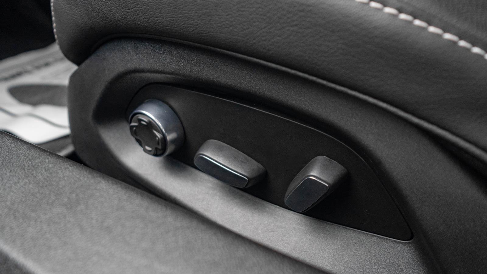 Used 2023 Chevrolet Corvette Stingray Premium Cpe w/ Z51 Performance Package image 13