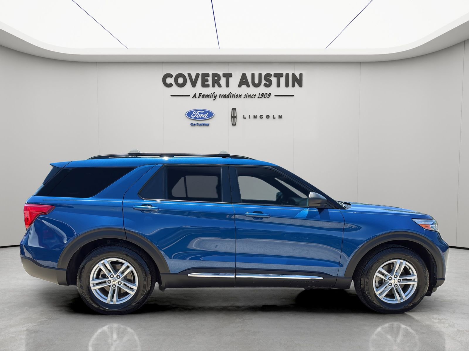 Certified 2020 Ford Explorer XLT w/ Equipment Group 202A RWD image 6
