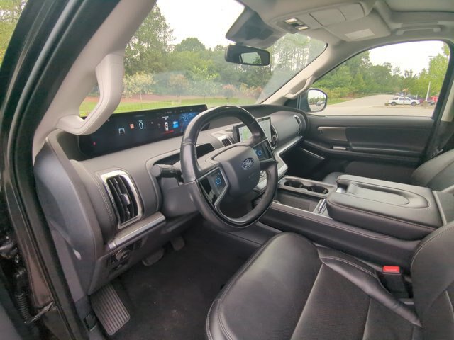 Certified 2025 Ford Expedition Max Platinum w/ Driver's Package AWD/4WD image 15