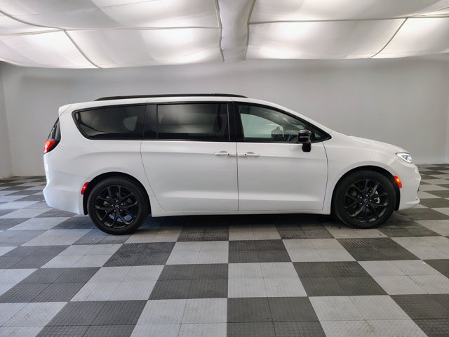 Used 2026 Chrysler Pacifica Limited w/ S Appearance Package FWD image 7