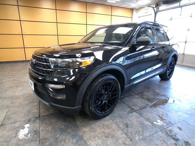 Certified 2020 Ford Explorer XLT w/ Equipment Group 202A AWD/4WD image 3
