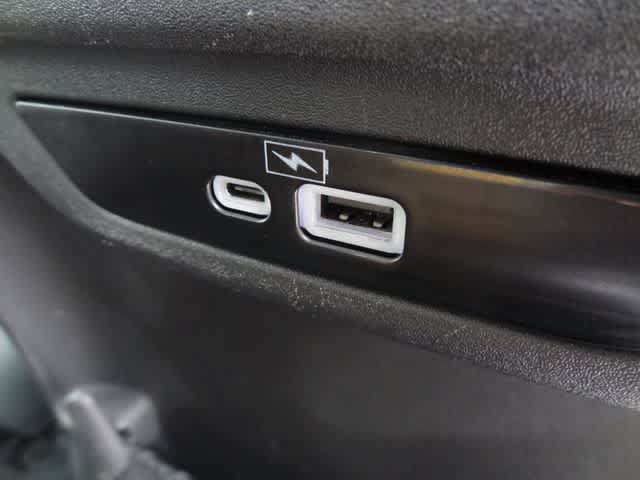 Used 2023 Chrysler Pacifica Touring-L FWD image 14