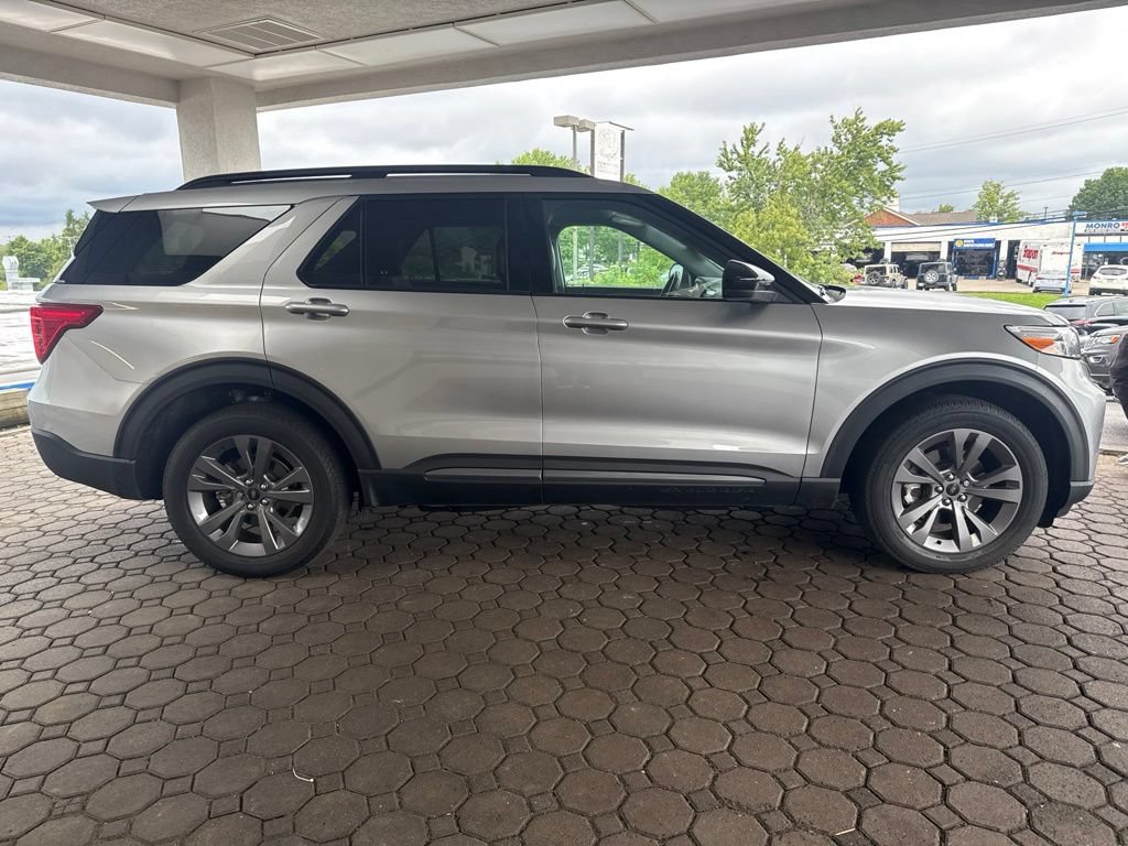 Certified 2024 Ford Explorer XLT w/ Equipment Group 202A AWD/4WD image 5