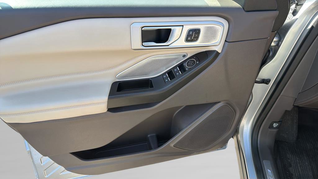 Certified 2020 Ford Explorer Platinum w/ Premium Technology Package image 14