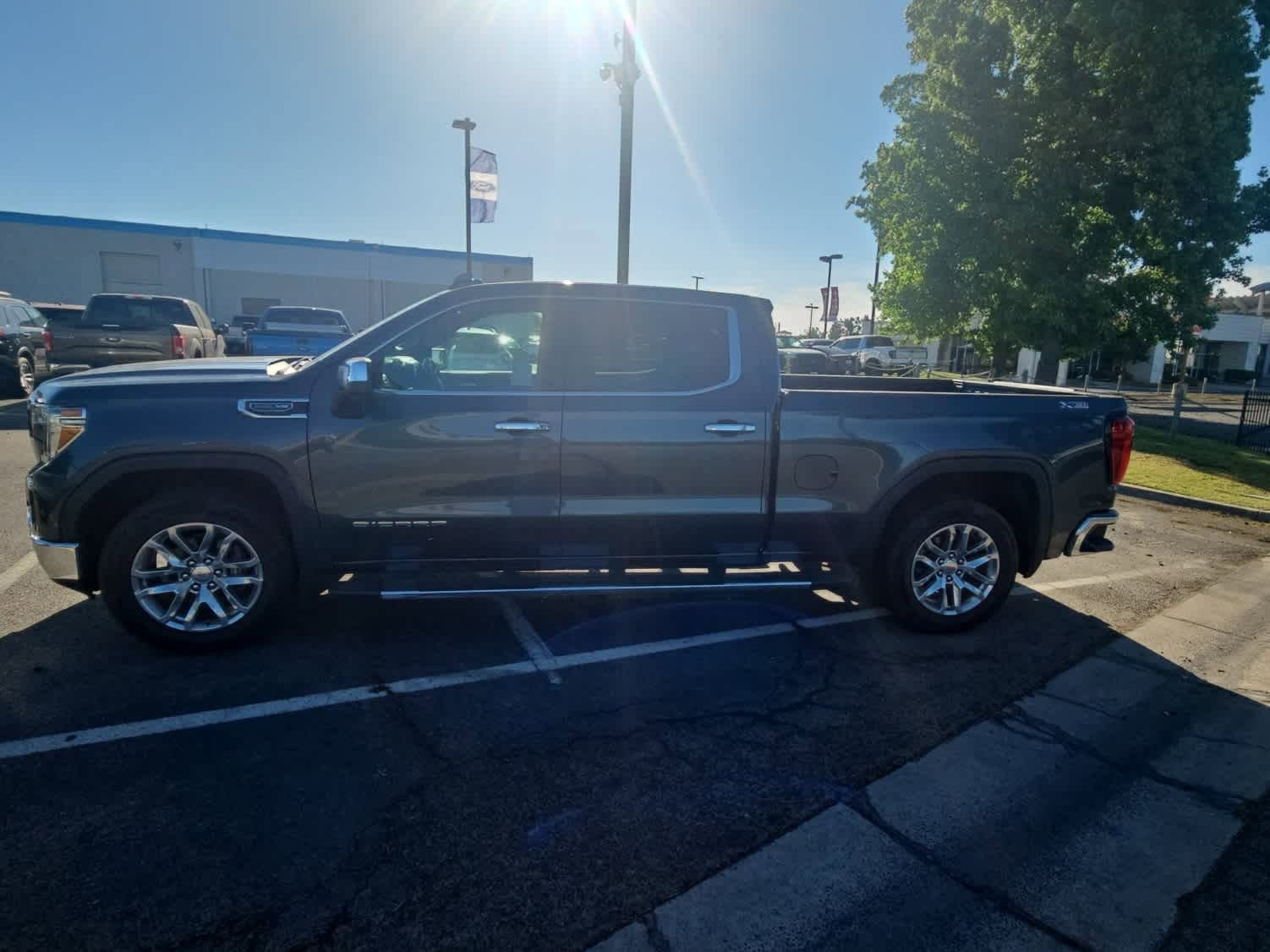 Used 2019 GMC Sierra 1500 SLT w/ SLT Premium Plus Package image 2