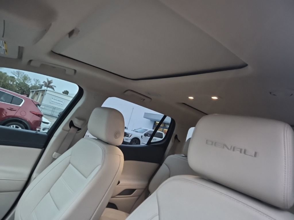 Used 2022 GMC Acadia Denali w/ Denali Ultimate Package image 6