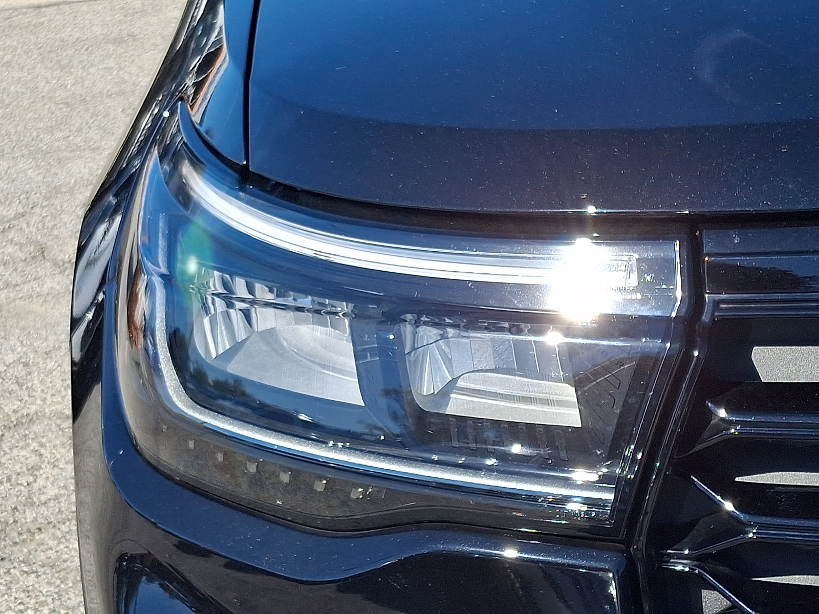 Certified 2025 Ford Explorer ST AWD/4WD image 12