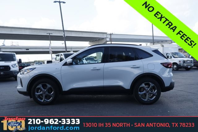 Certified 2025 Ford Escape ST-Line Select AWD/4WD image 4