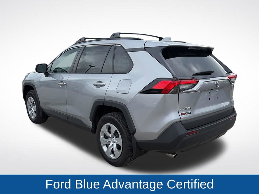 Used 2021 Toyota RAV4 LE AWD/4WD image 3