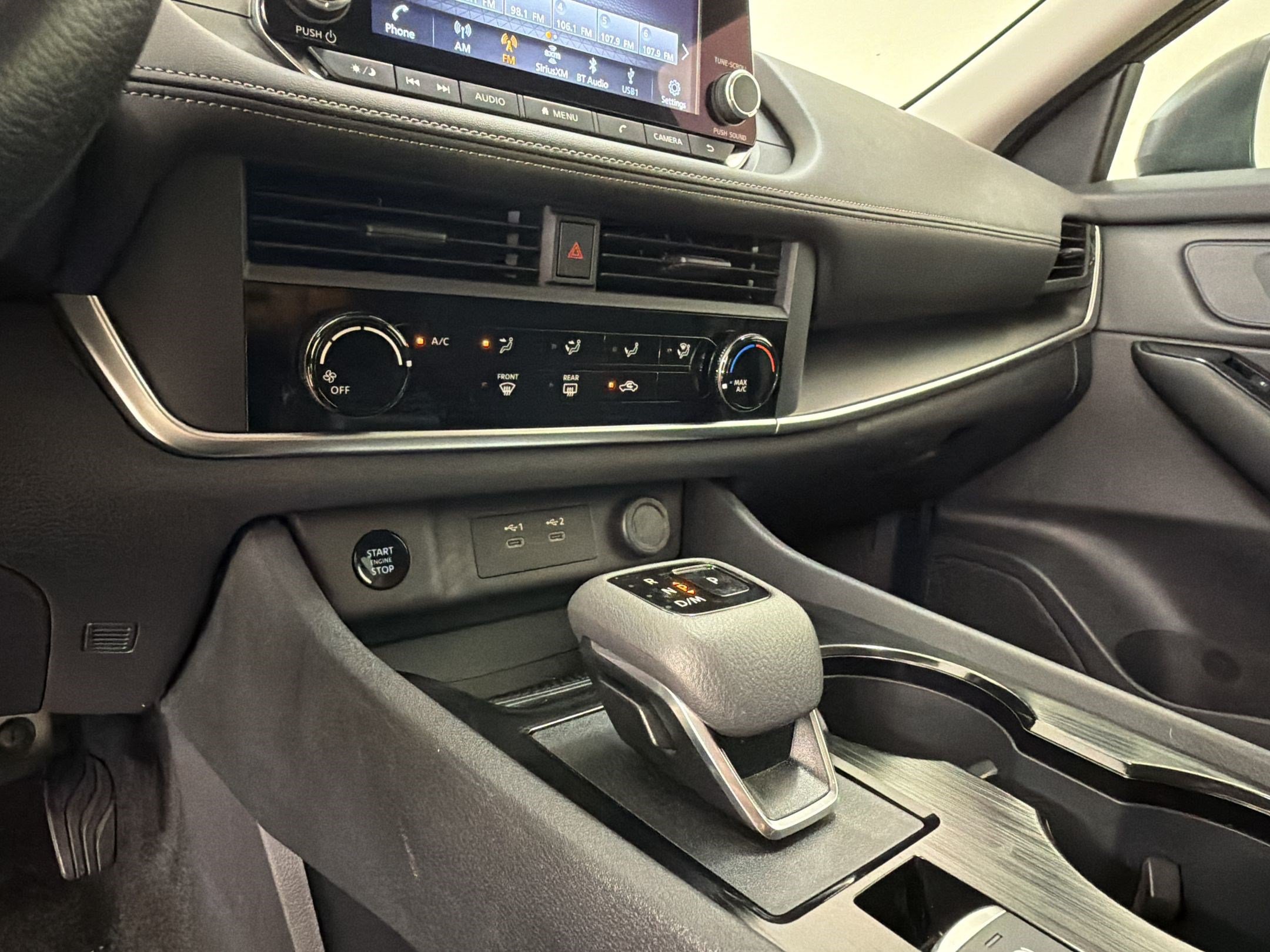 Used 2025 Nissan Rogue S AWD/4WD image 19