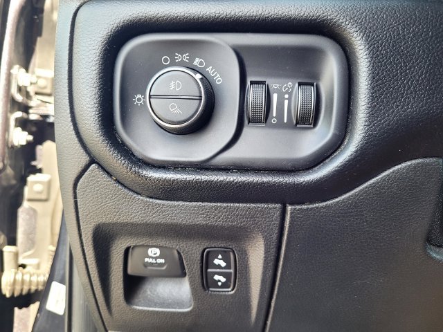 Used 2019 RAM 1500 Laramie AWD/4WD image 15