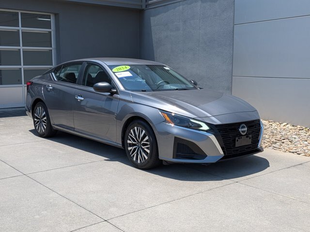 Used 2024 Nissan Altima 2.5 SV