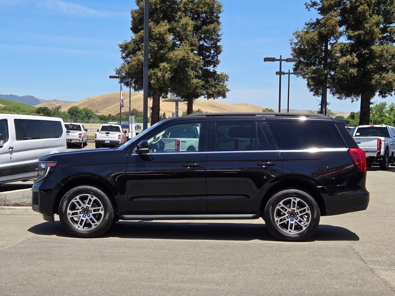 Certified 2025 Ford Expedition Active AWD/4WD image 7
