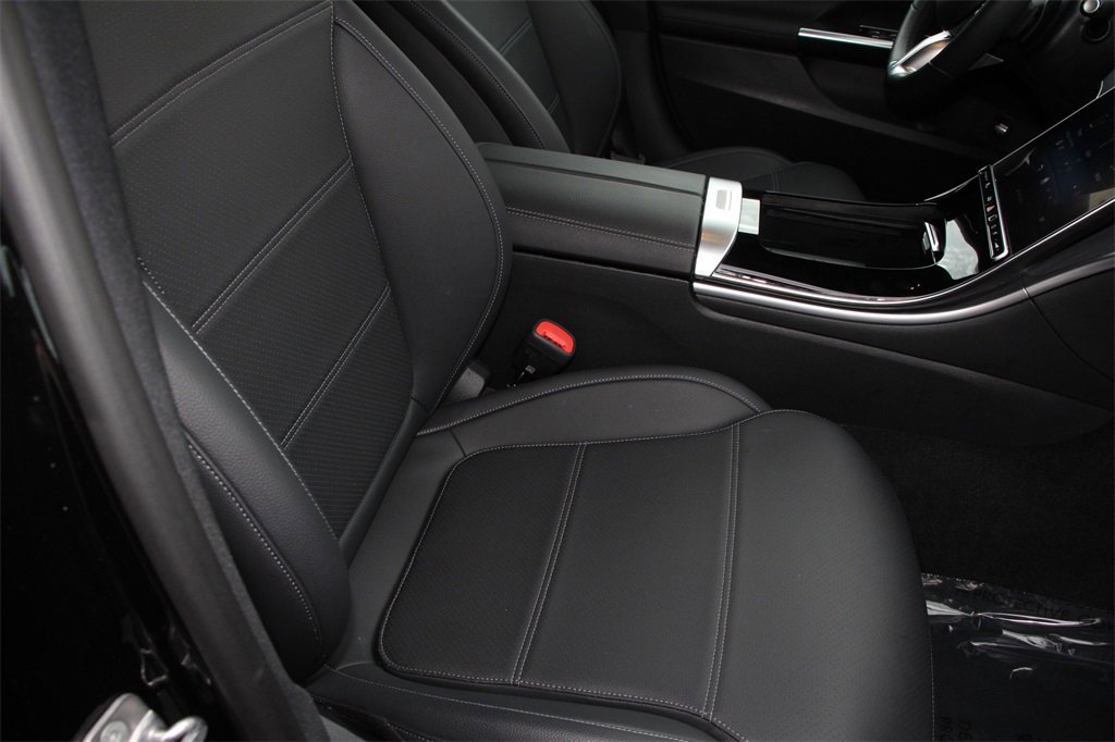 Used 2024 Mercedes-Benz C 300 Sedan image 27