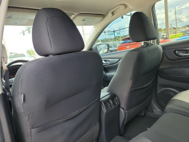 Used 2020 Nissan Rogue SV FWD image 11
