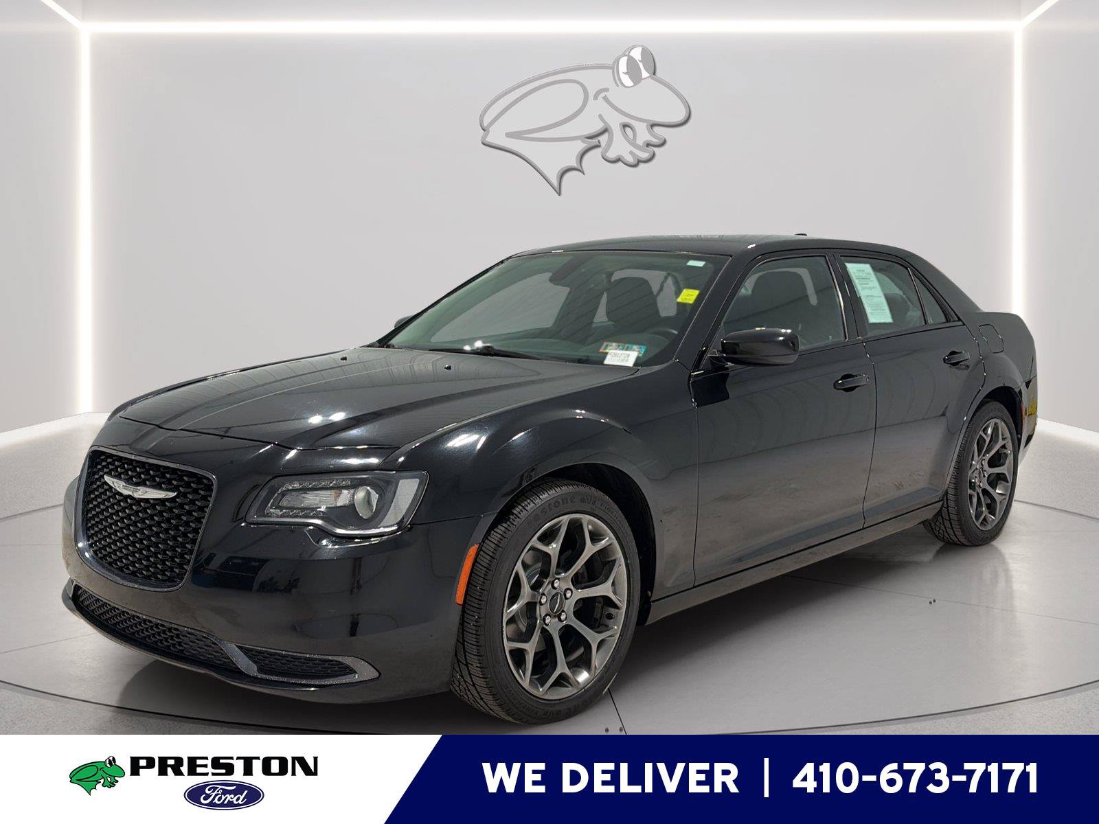 Used 2018 Chrysler 300 Touring w/ Sport Appearance Package RWD image 1
