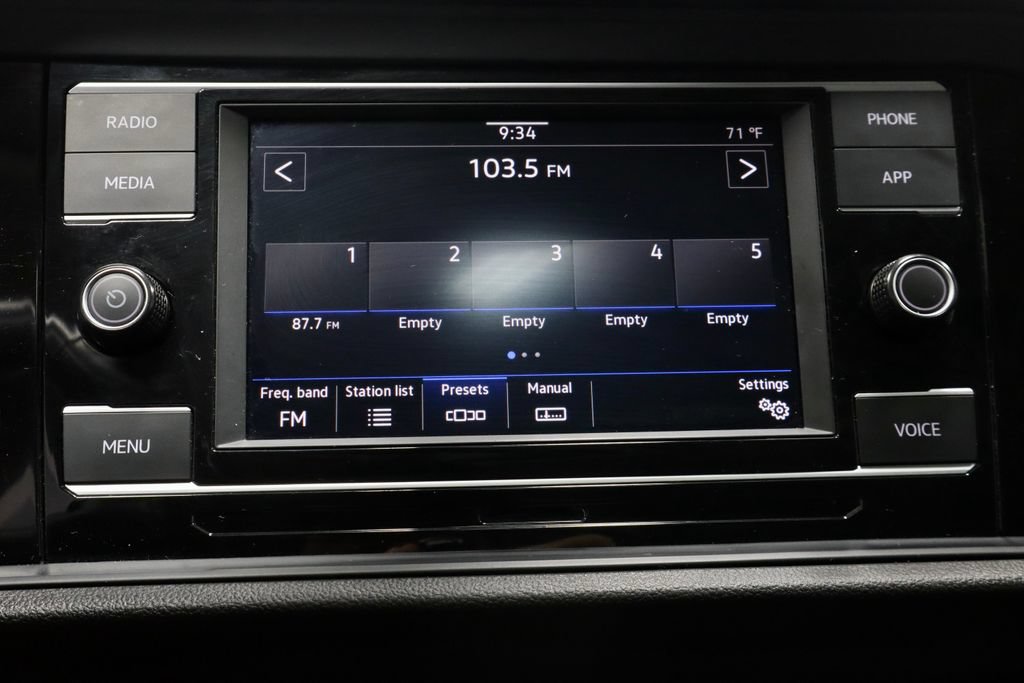 Used 2024 Volkswagen Jetta SE FWD image 3