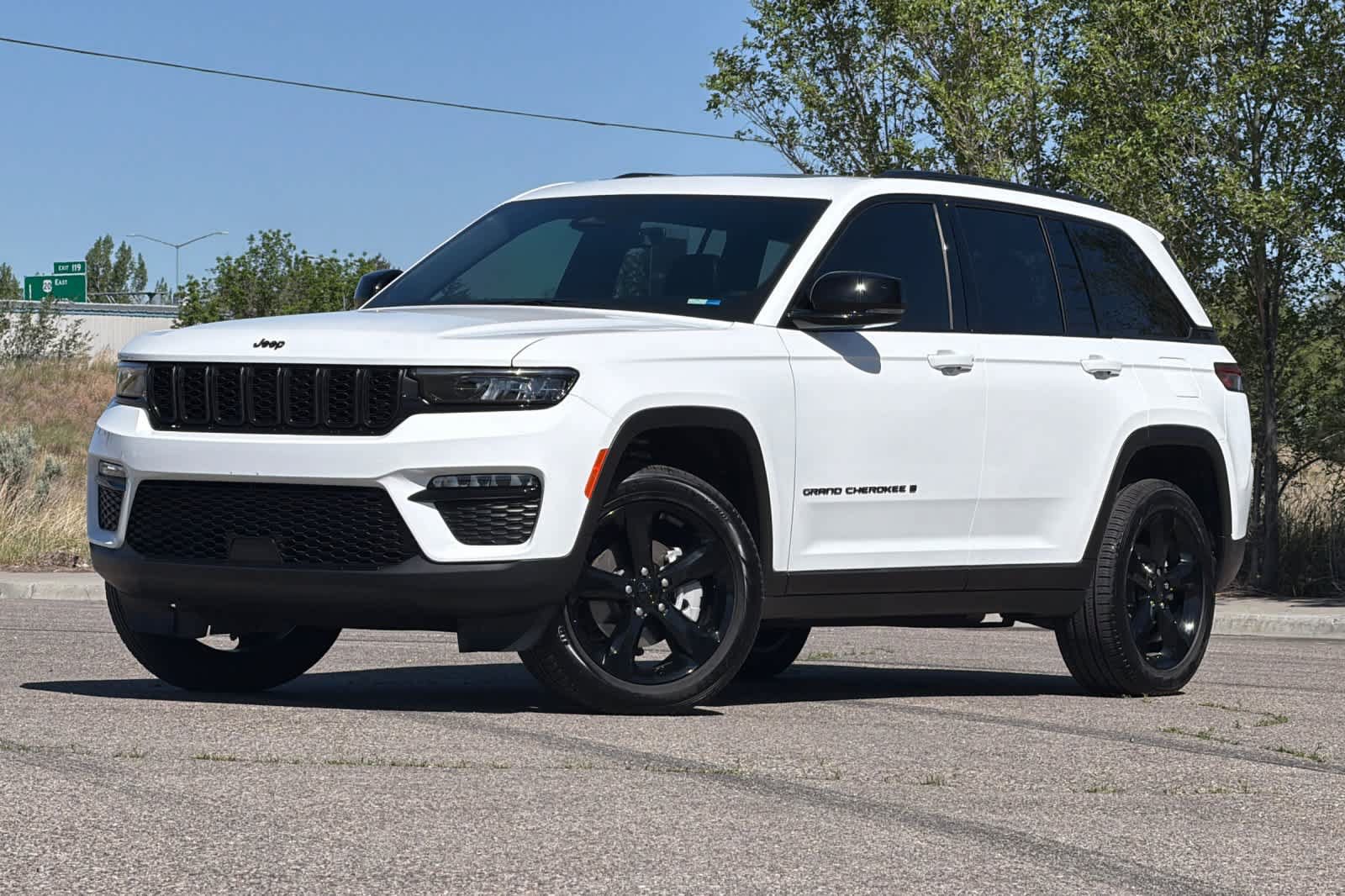 Used 2025 Jeep Grand Cherokee Limited w/ Black Appearance Package