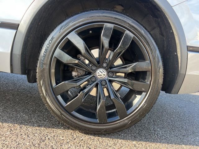 Used 2020 Volkswagen Tiguan SE R-Line image 15