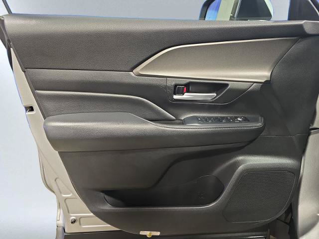 Used 2024 Toyota Grand Highlander AWD image 15