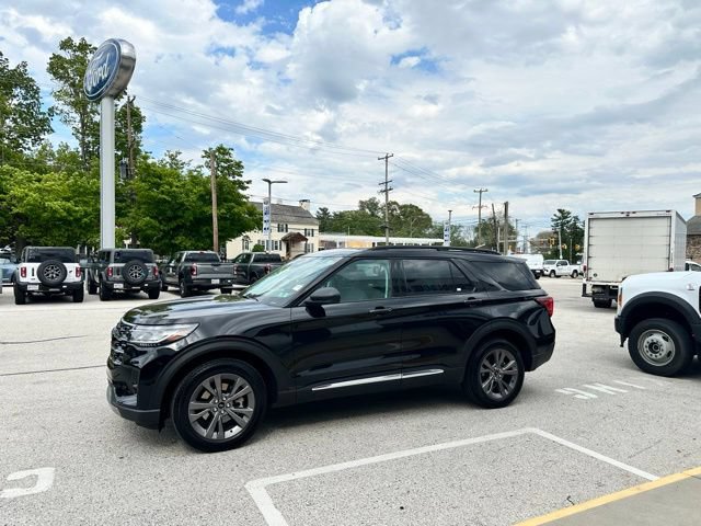 Certified 2025 Ford Explorer Active w/ Active Comfort Package AWD/4WD image 7