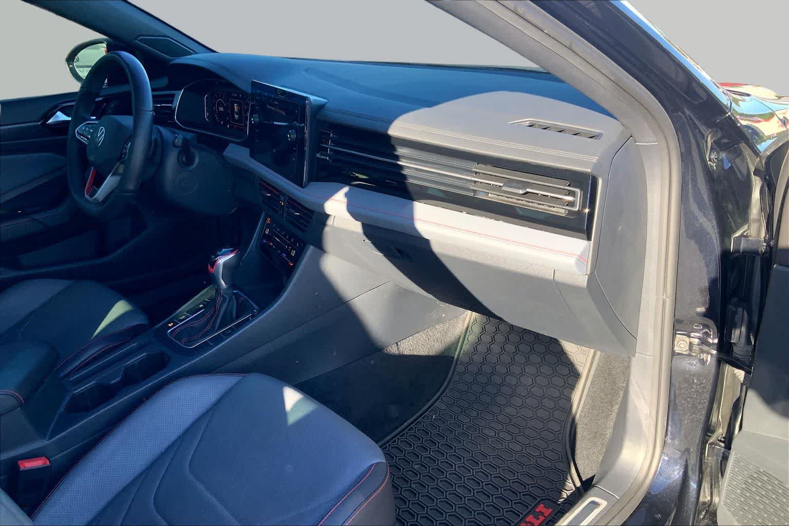 Used 2025 Volkswagen Jetta GLI Autobahn FWD image 18