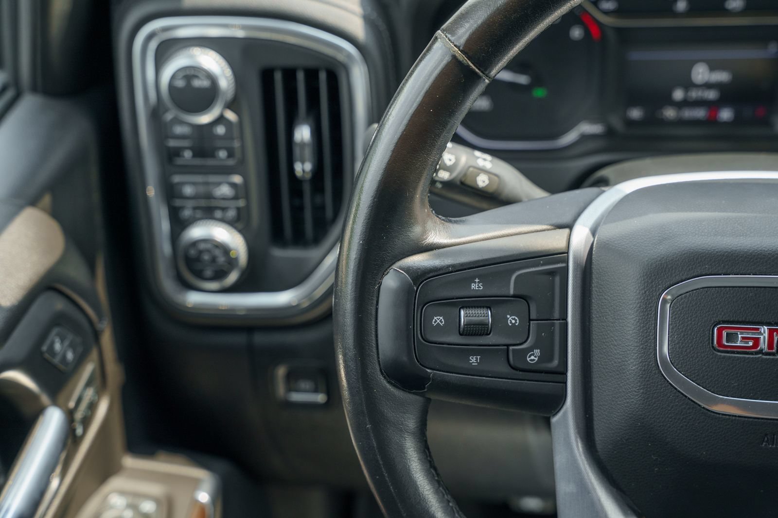 Used 2021 GMC Sierra 1500 SLT AWD/4WD image 35