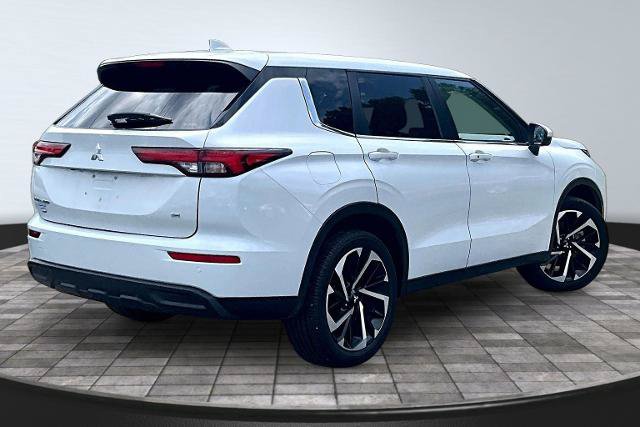 Used 2024 Mitsubishi Outlander AWD image 13