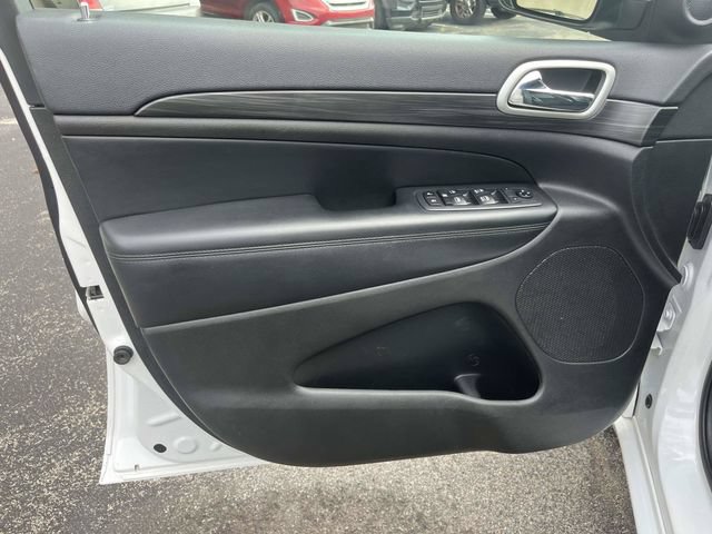 Used 2019 Jeep Grand Cherokee Altitude AWD/4WD image 18