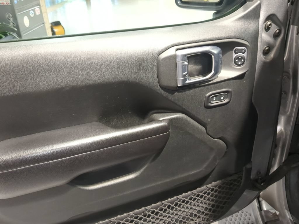 Used 2018 Jeep Wrangler Sport AWD/4WD image 14