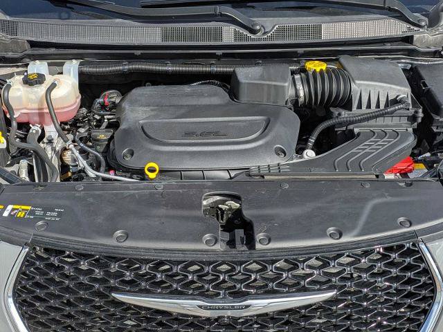 Used 2025 Chrysler Pacifica Select FWD image 13