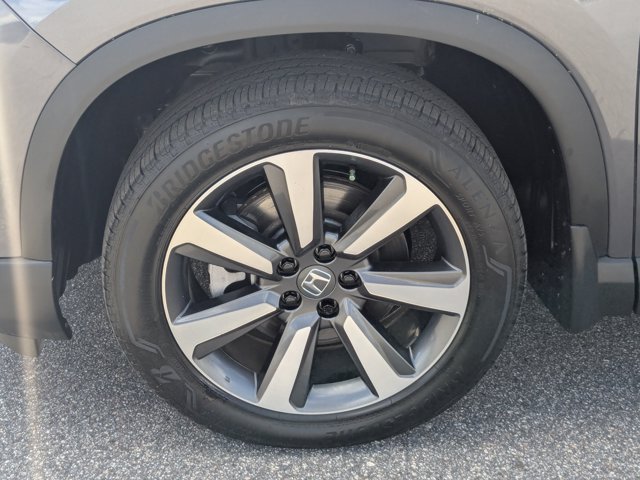 Used 2024 Honda Pilot Touring image 11