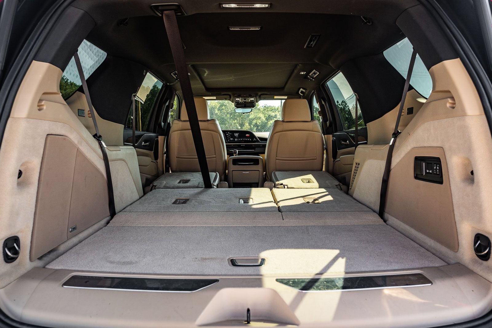 Used 2024 Cadillac Escalade Premium Luxury AWD/4WD image 17