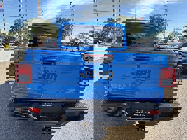 Used 2025 Jeep Gladiator Sport image 3