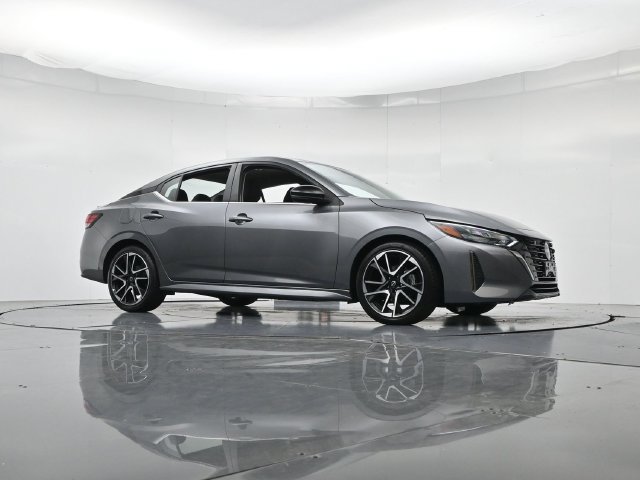 Used 2025 Nissan Sentra SR FWD image 34