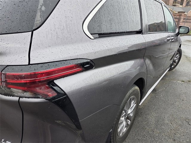 Used 2021 Toyota Sienna LE image 8