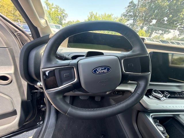 Certified 2025 Ford Expedition Active AWD/4WD image 18