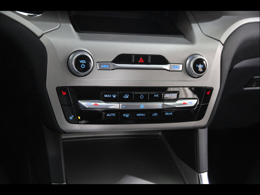 Certified 2022 Ford Explorer XLT w/ Equipment Group 202A image 16