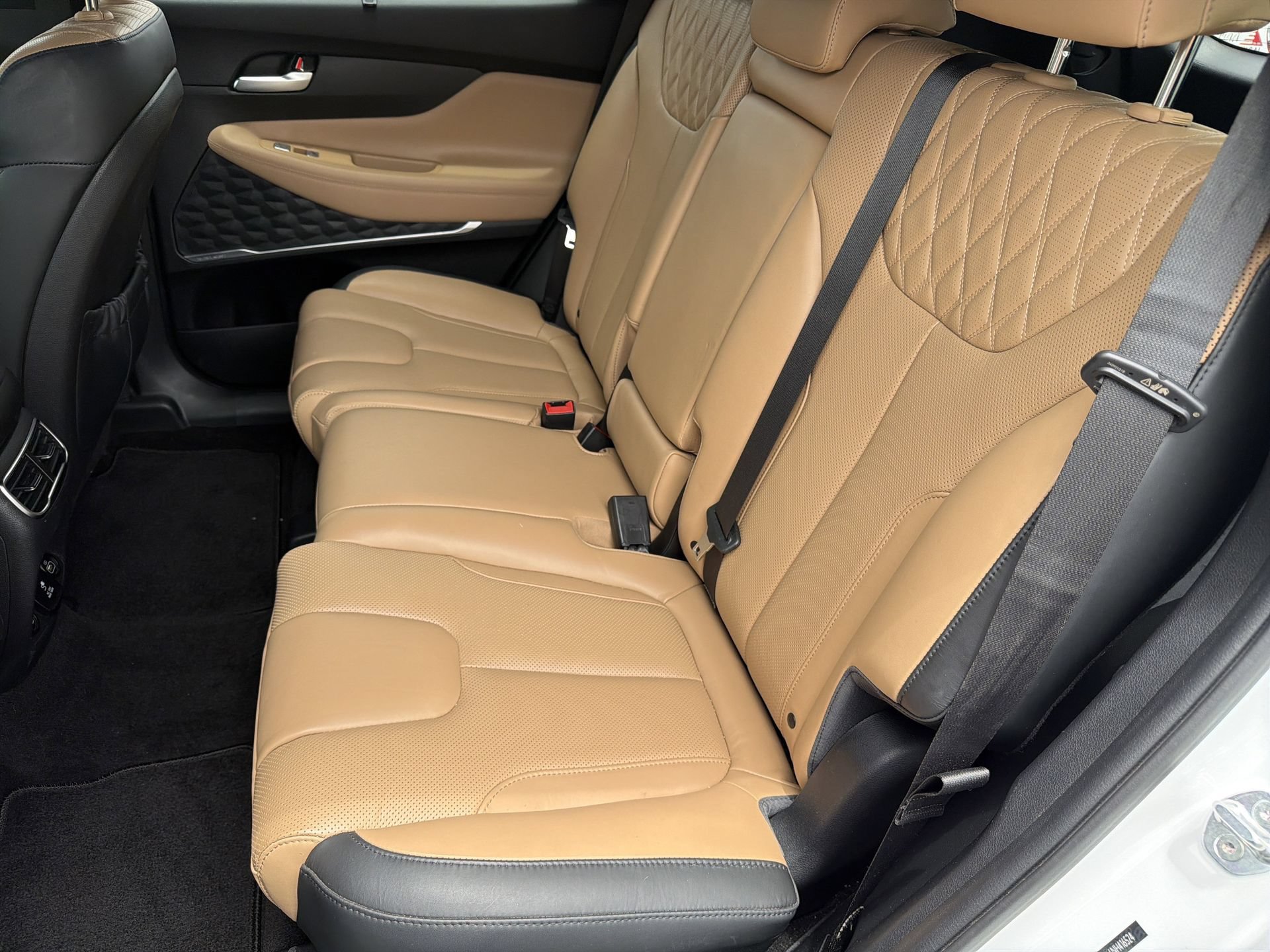Used 2022 Hyundai Santa Fe Calligraphy w/ Cargo Package FWD image 4