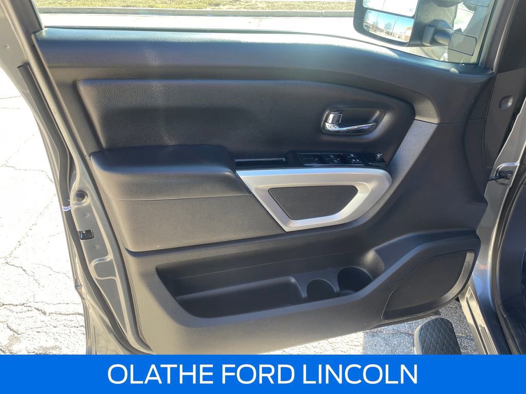 Used 2019 Nissan Titan SV w/ SV Convenience Package image 15