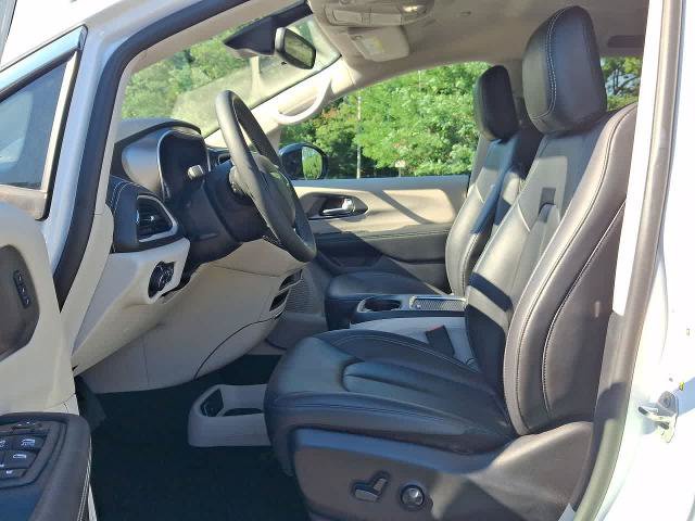 Used 2024 Chrysler Pacifica Limited FWD image 17