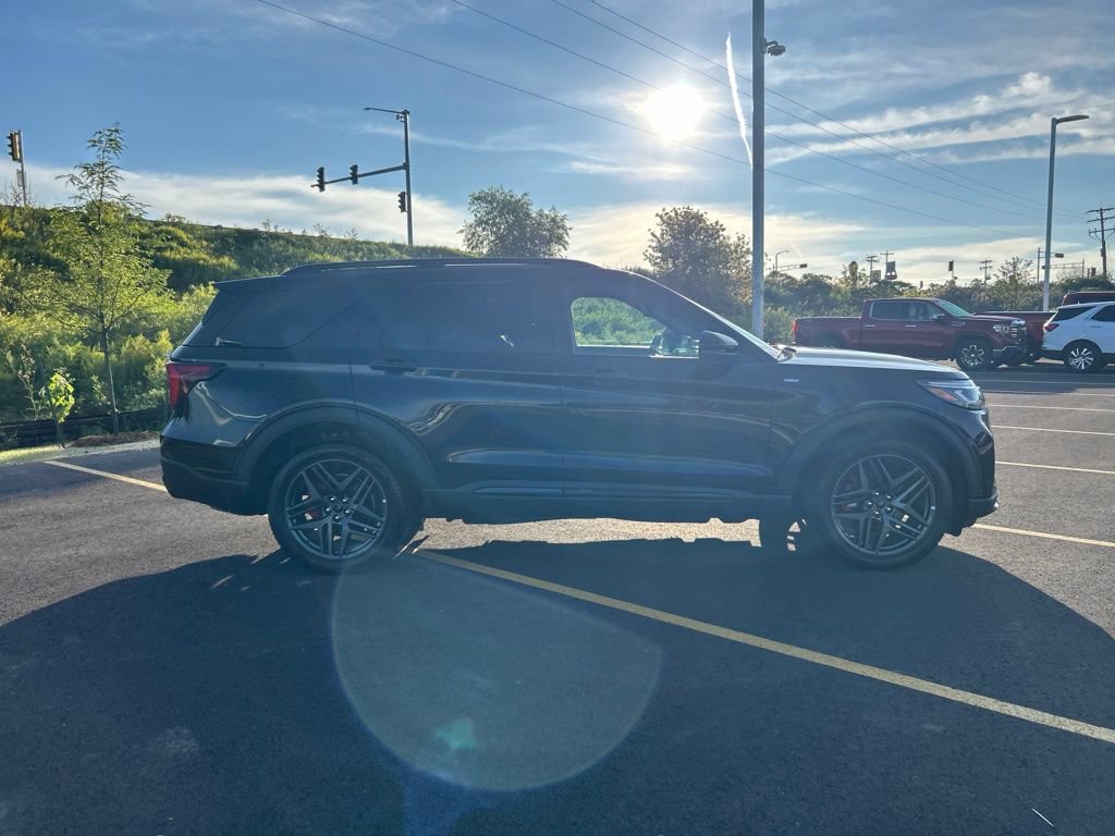 Certified 2025 Ford Explorer ST-Line w/ ST-Line Street Pack AWD/4WD image 5