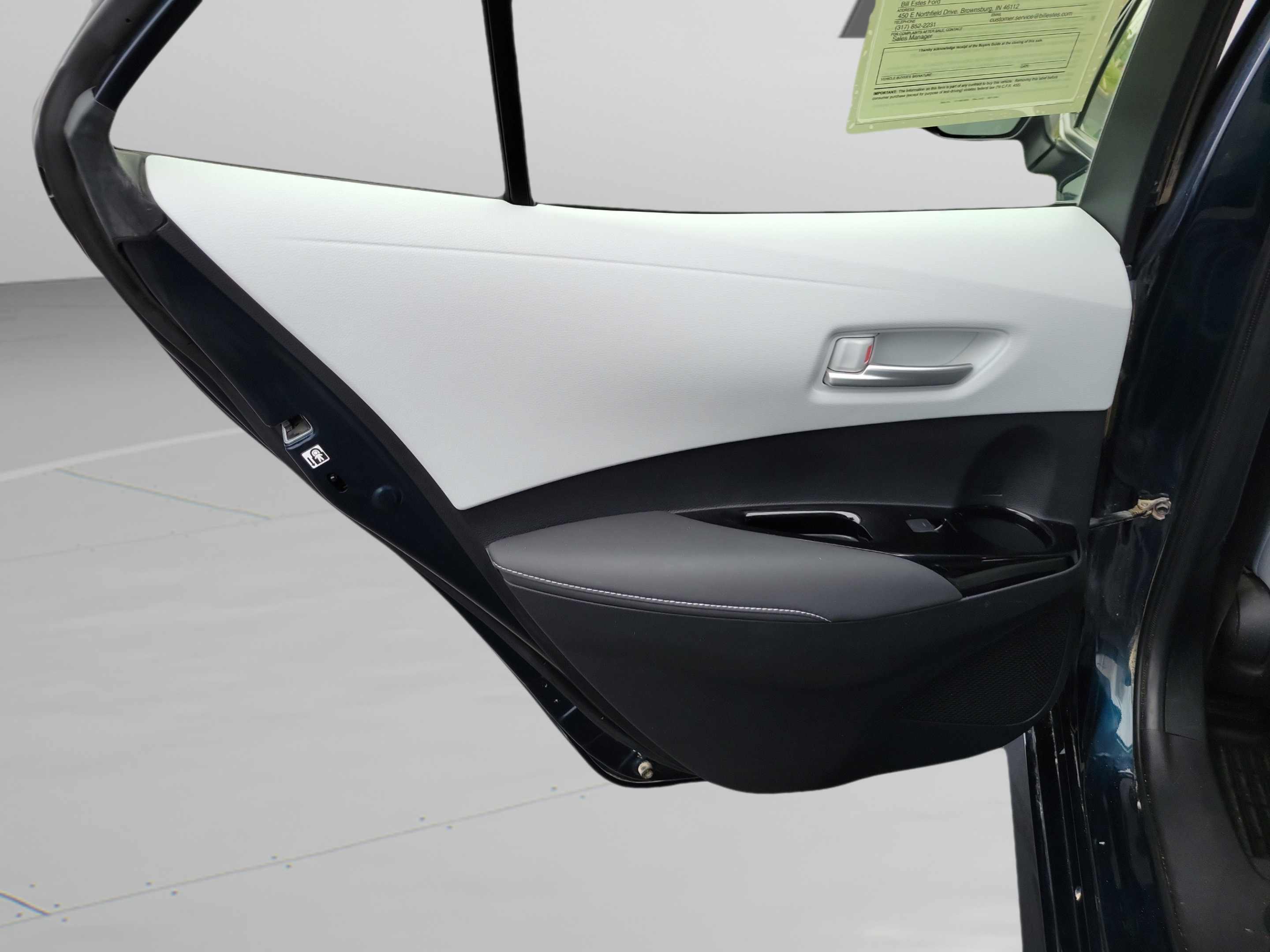 Used 2022 Toyota Corolla SE w/ SE Preferred Package FWD image 13