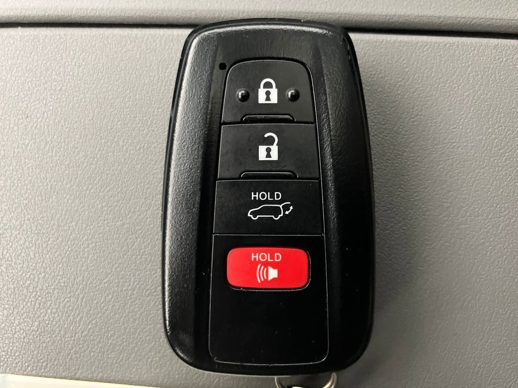 Used 2021 Toyota Highlander Limited image 32